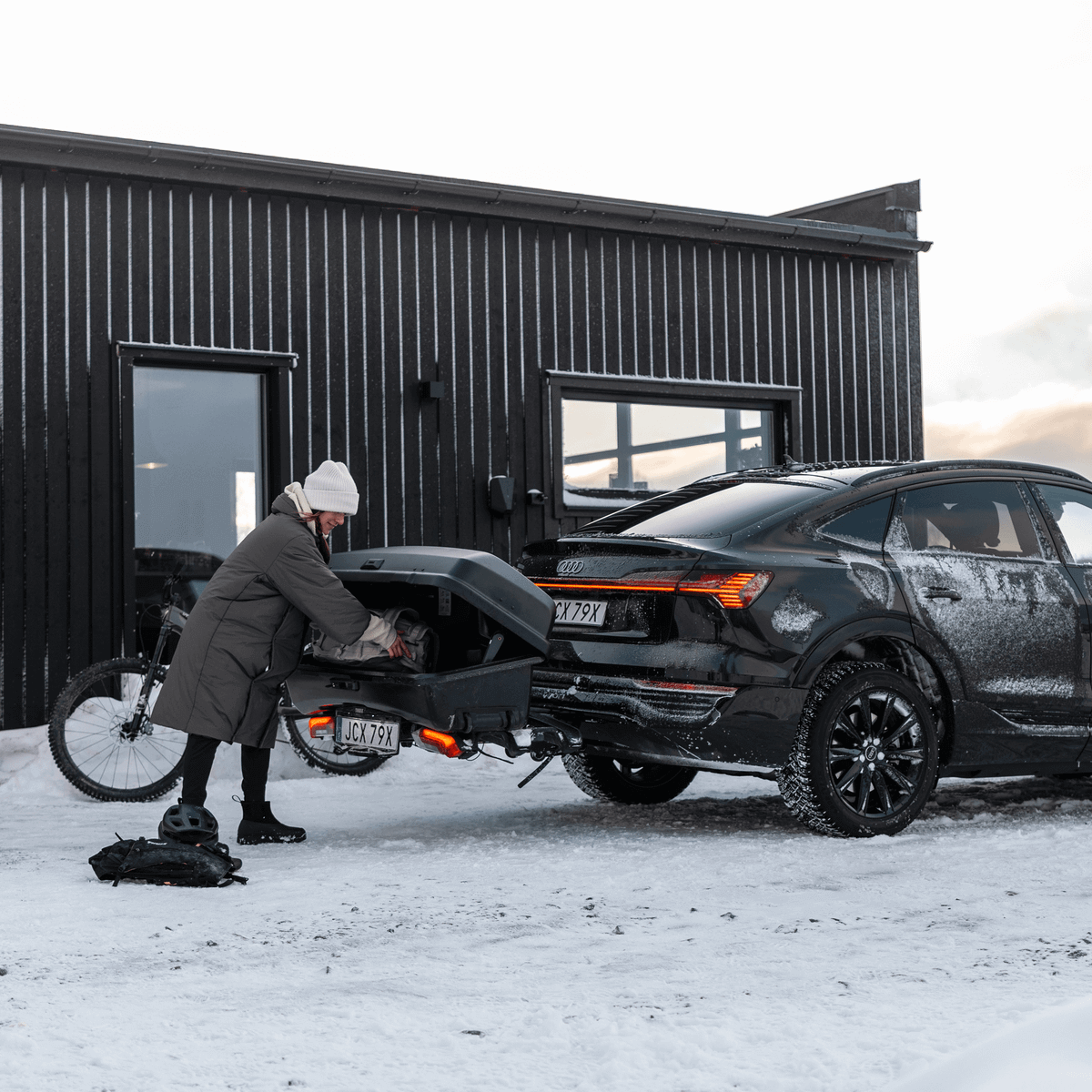 Thule Santu Towbar Cargo Box 260 L
