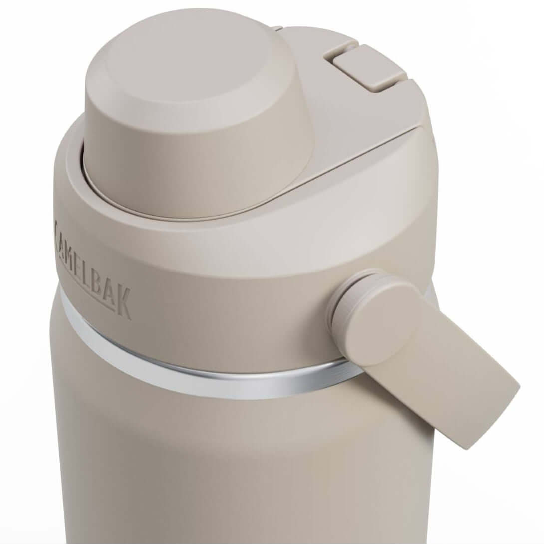 Camelbak Thrive Chug Insulated Bottle - 20oz / 600ml features a sleek design and reliable lid mechanism for optimal hydration.