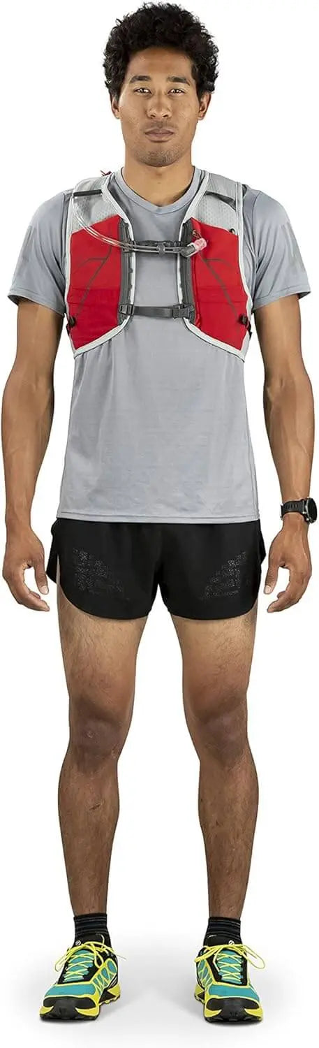 Man wearing Osprey Duro 6 - Men running vest with hydration reservoir, ready for long trail runs.