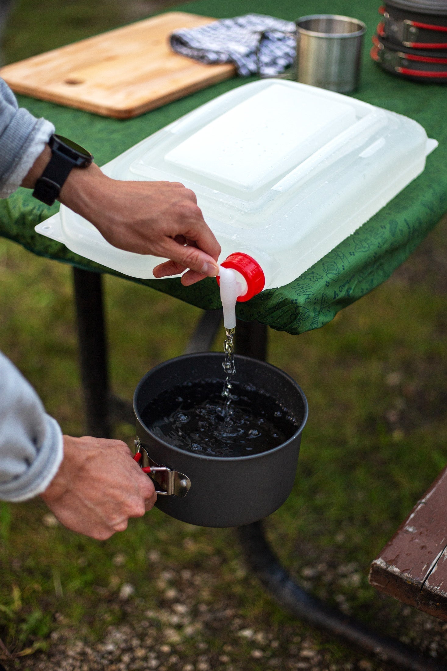 Coghlan's Expandable Water Carrier 8LĀ - ShopĀ Water Storage BagsĀ atĀ Trekaline