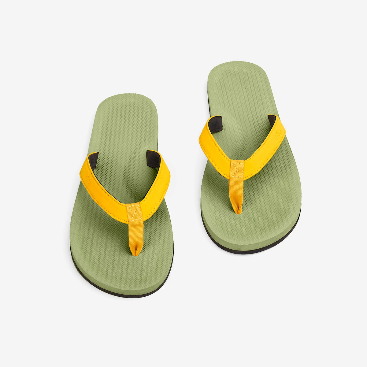 Indosole Men's ESSNTLS Flip Flops