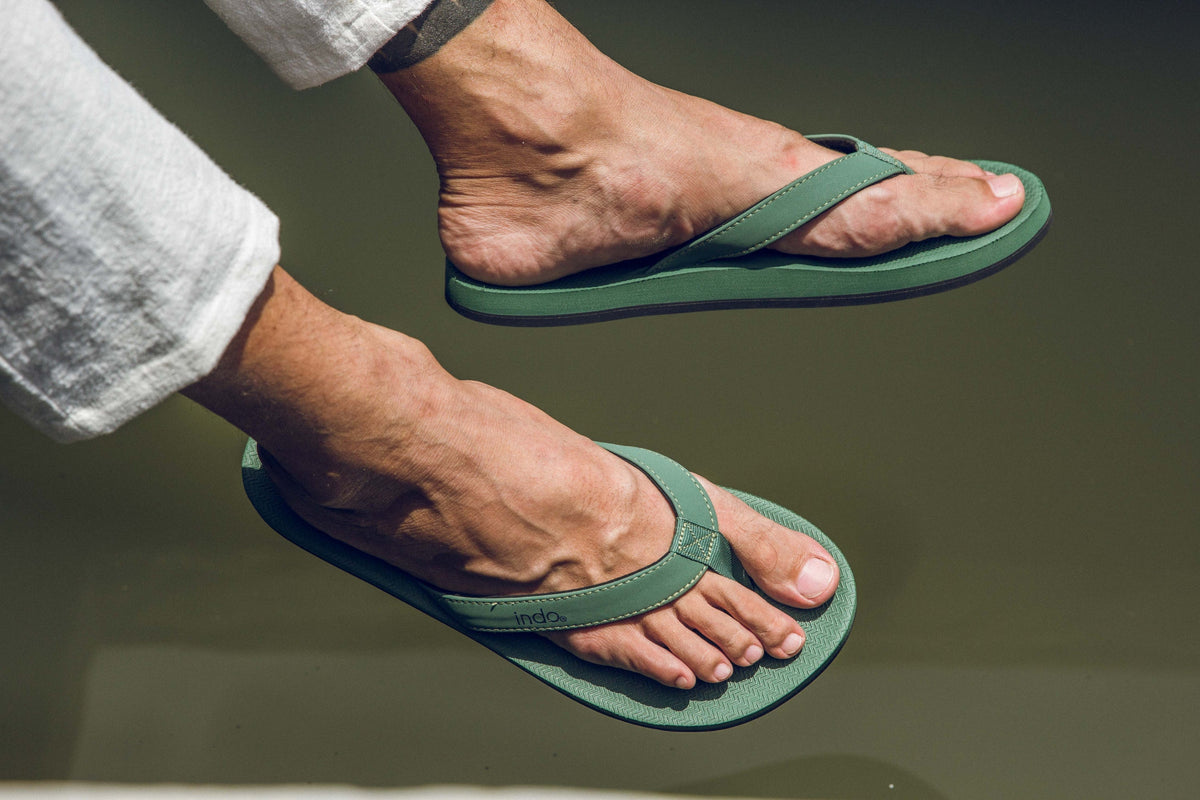 Indosole Men's ESSNTLS Flip Flops