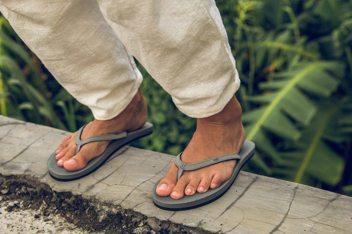 Indosole Women's ESSNTLS Flip Flops