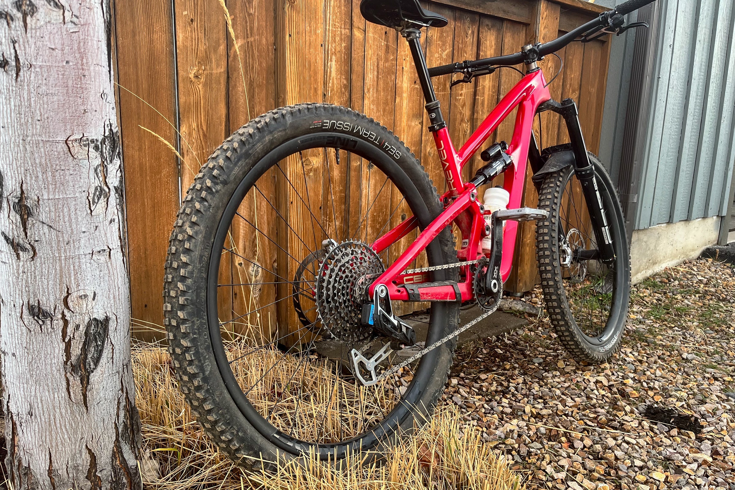 Bontrager SE4 Team Issue TLR MTB Tire - Shop Mountain Bike Tires at Trekaline