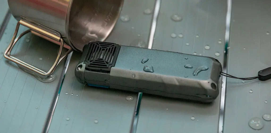 Flextail Max Repeller S â USB-C charging cable connected on a tabletop.