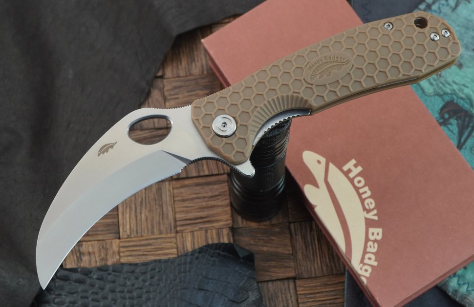 Honey Badger Large Claw Smooth Knife 8Cr13MoV Steel
