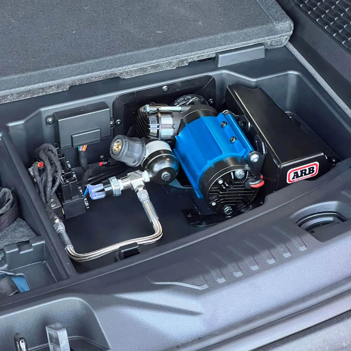 ARB Single Motor Onboard 12V Air Compressor - Shop  Air Compressors at  Trekaline