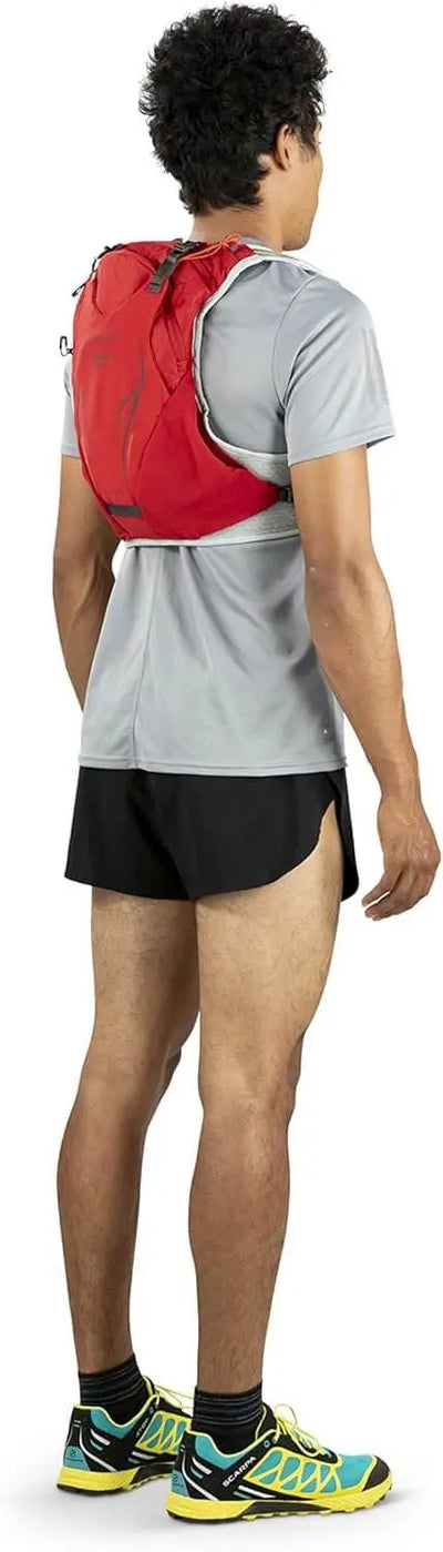 Man wearing Osprey Duro 6 - Men trail running vest from behind