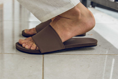 Indosole Women's ESSNTLS Slides