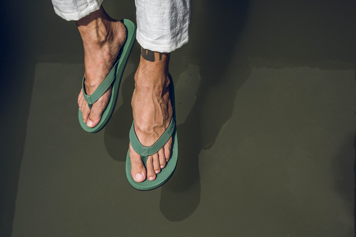 Indosole Men's ESSNTLS Flip Flops