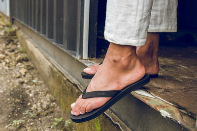 Indosole Men's ESSNTLS Flip Flops