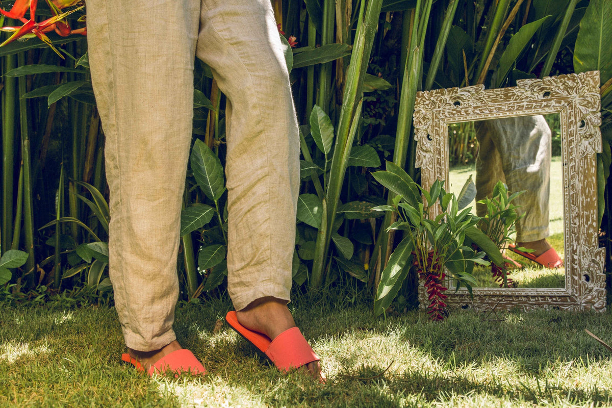 Indosole Women's ESSNTLS Slides