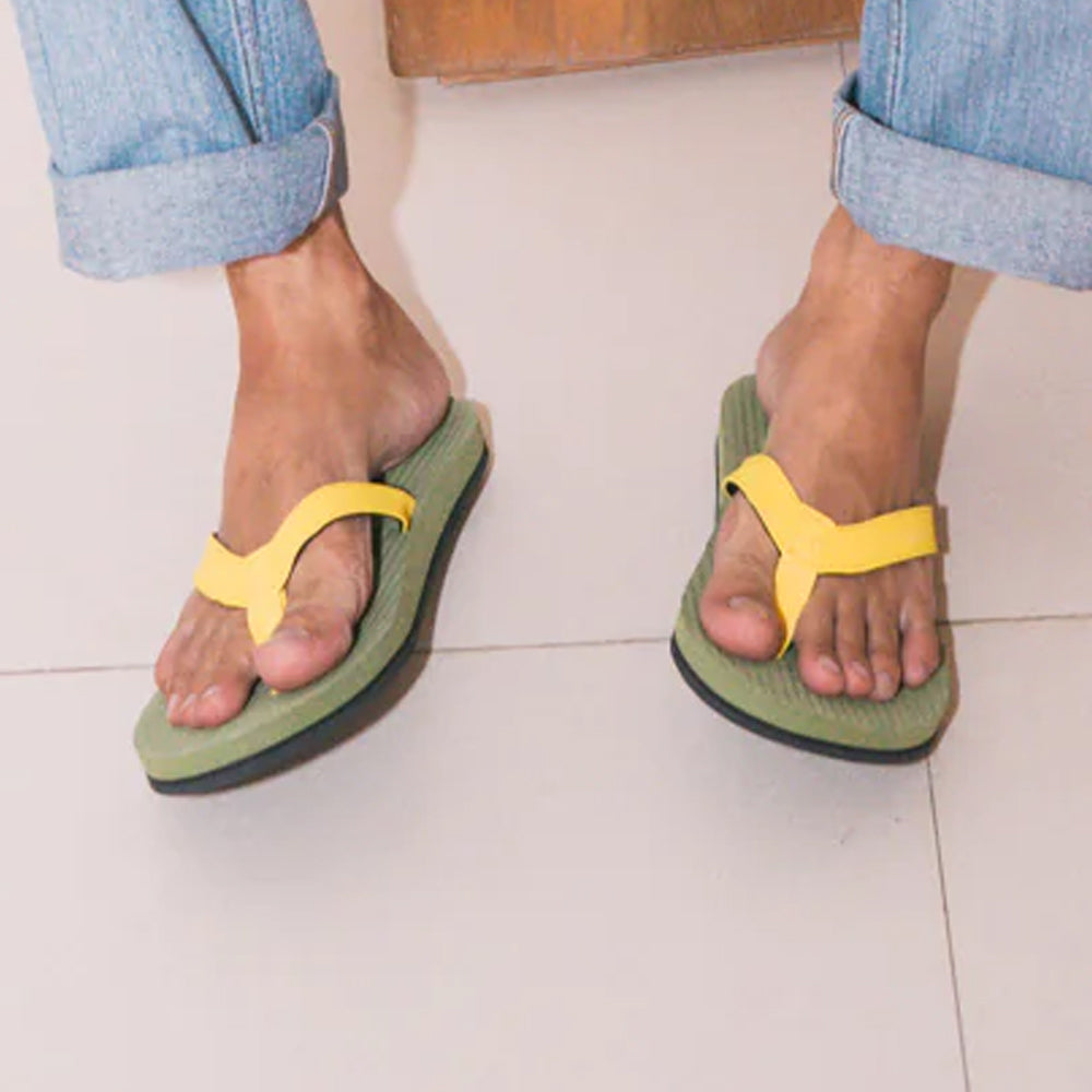 Indosole Men's ESSNTLS Flip Flops