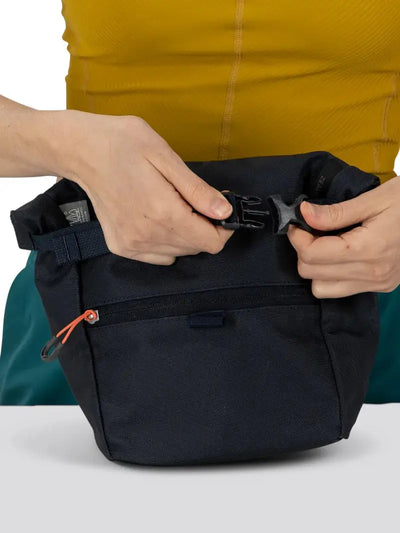 Osprey Zealot Chalk Bucket - Crustacean Blue - Shop  Chalk Bags at  Trekaline