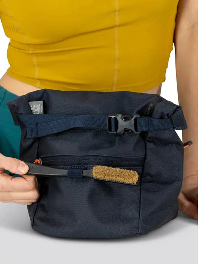 Osprey Zealot Chalk Bucket - Crustacean Blue - Shop  Chalk Bags at  Trekaline
