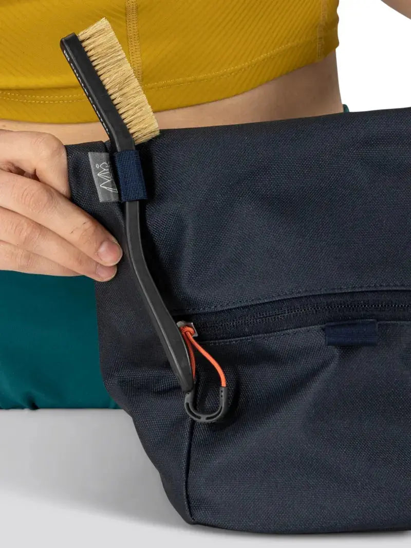 Osprey Zealot Chalk Bucket - Crustacean Blue - Shop  Chalk Bags at  Trekaline