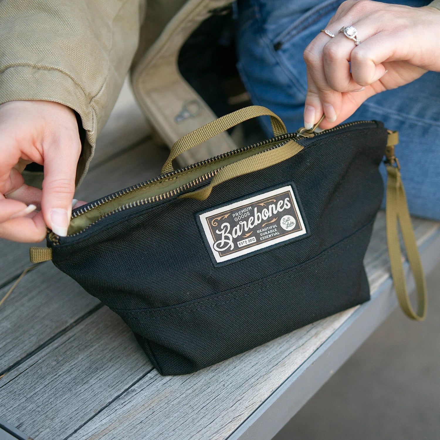 Barebones Modeer Zip Pouch Organizer 3L - Shop  Travel Pouches and Pockets at  Trekaline