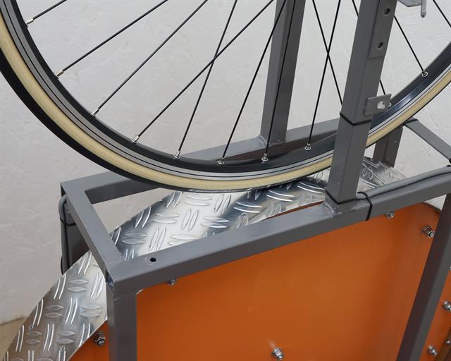 Bontrager R4 320 Handmade Clincher Road Tire - Shop  Road Bike Tires at  Trekaline