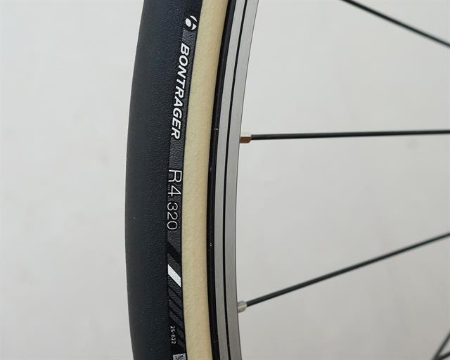 Bontrager R4 320 Handmade Clincher Road Tire - Shop  Road Bike Tires at  Trekaline