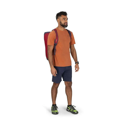 Man wearing Osprey Daylite Duffel 30 as a backpack, showcasing versatility for gym, office, or weekend getaway.