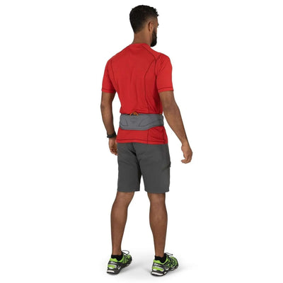 Osprey Duro / Dyna Belt - 2L for hiking with hydration flasks, phone, keys space, made of recycled materials, back view on model.
