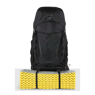 Osprey Kestrel 68 - Men backpack for outdoor adventures, ideal for trailwork and hiking. Black rucksack with yellow pad attached.