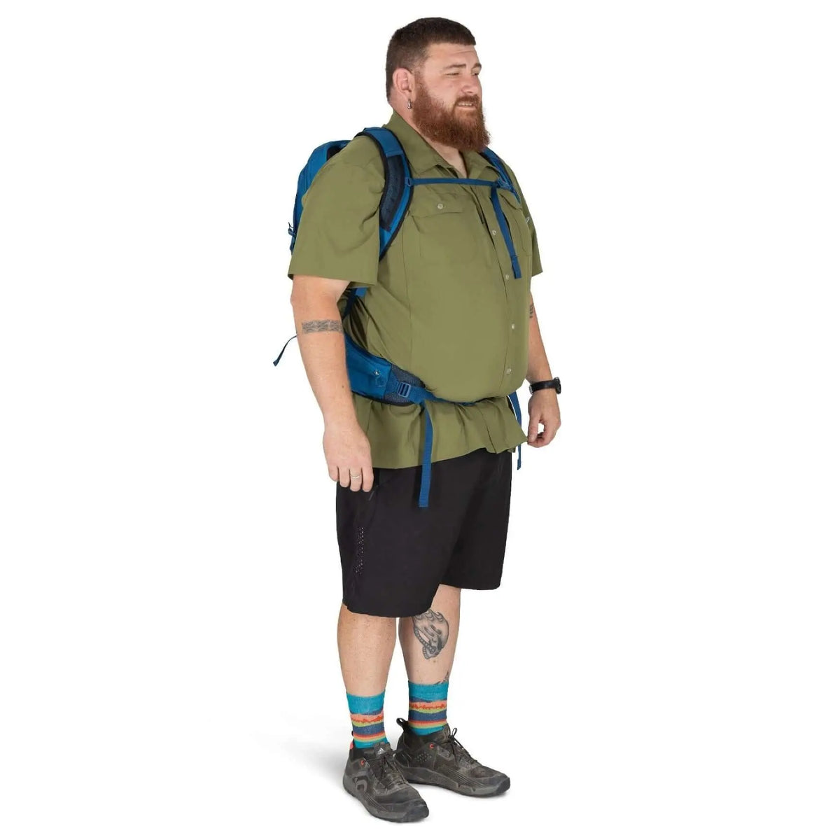 Man wearing Osprey Talon 22 Extended Fit - Men backpack, ideal for hiking and biking, demonstrating the pack's fit and features.