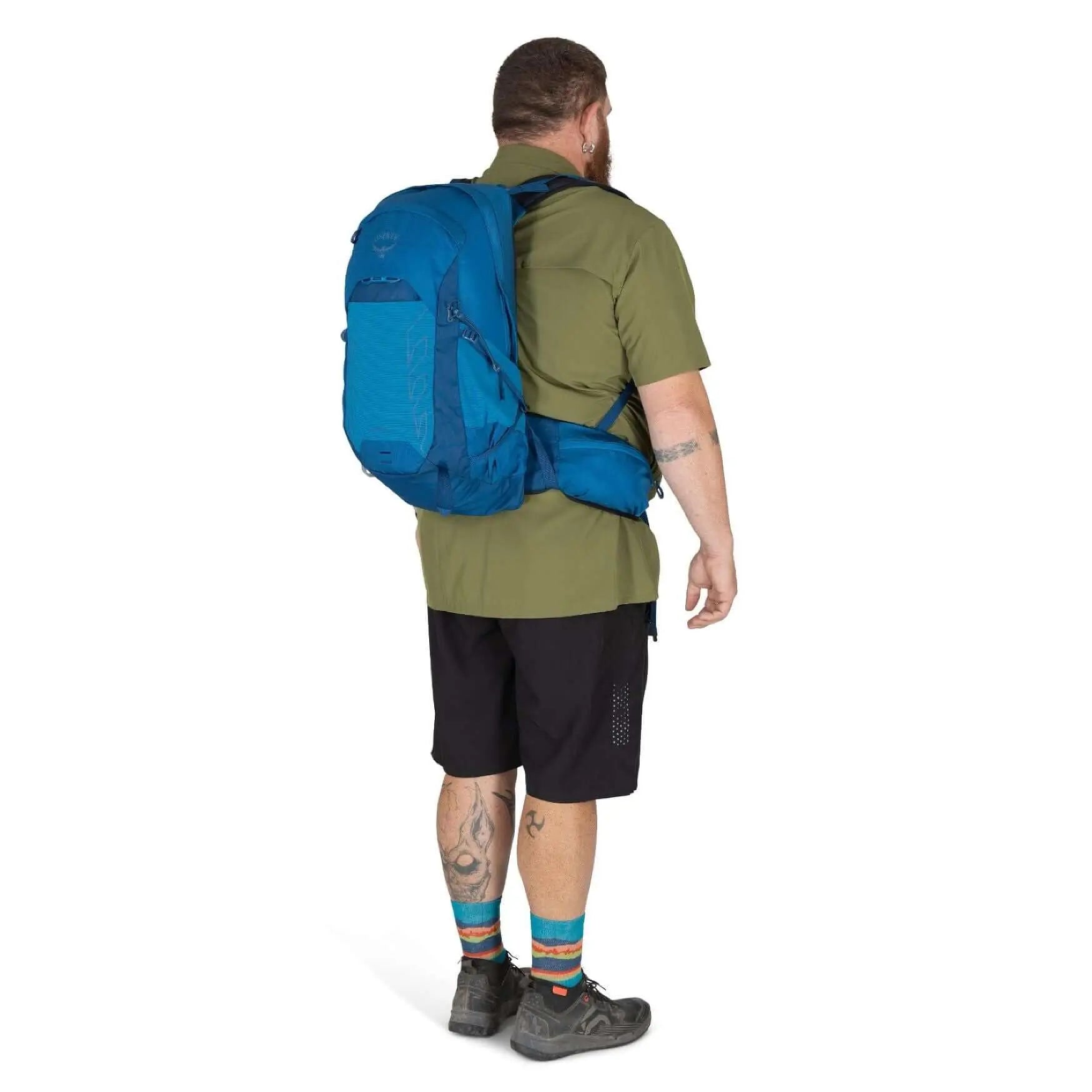 Osprey Talon 22 Extended Fit - Men being worn by a hiker displaying its ergonomic design and adjustable fit.