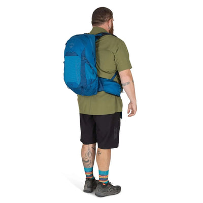 Osprey Talon 22 Extended Fit - Men being worn by a hiker displaying its ergonomic design and adjustable fit.