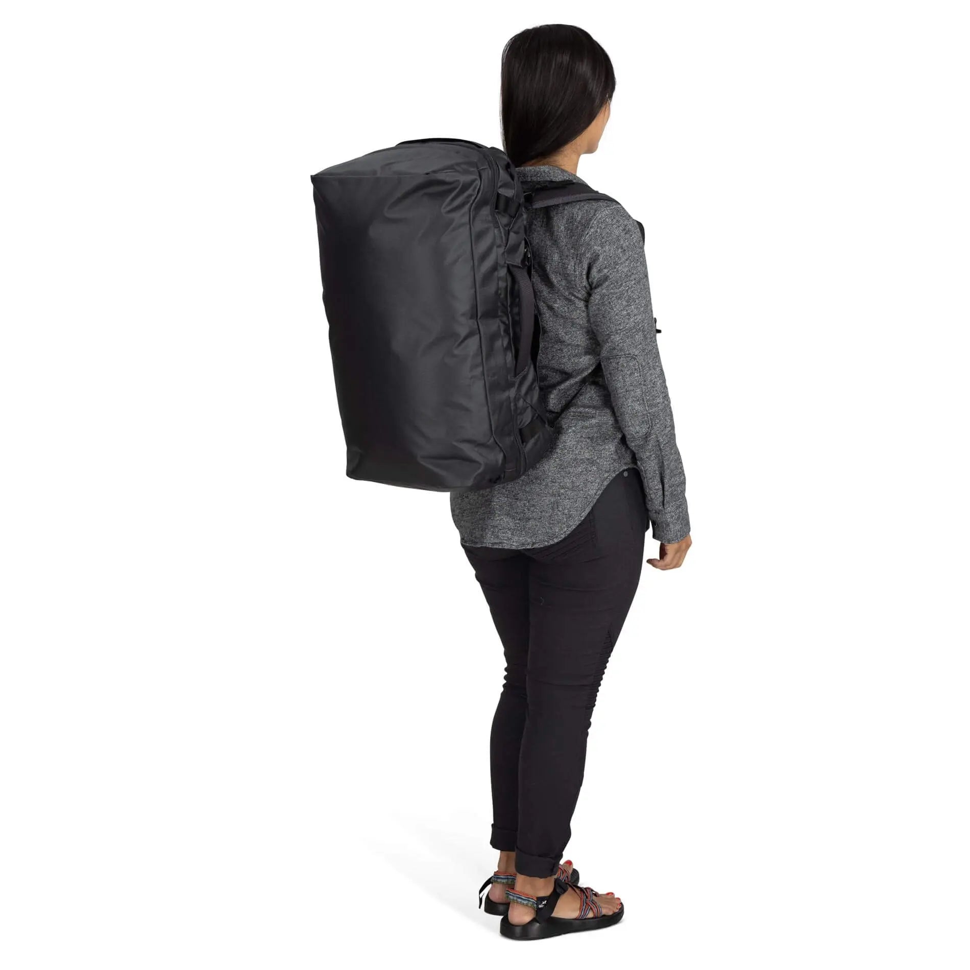 Woman wearing a Transporter Squffel 44 backpack, designed for rugged adventure and urban environments.